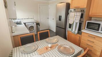 Cottage | Dining
