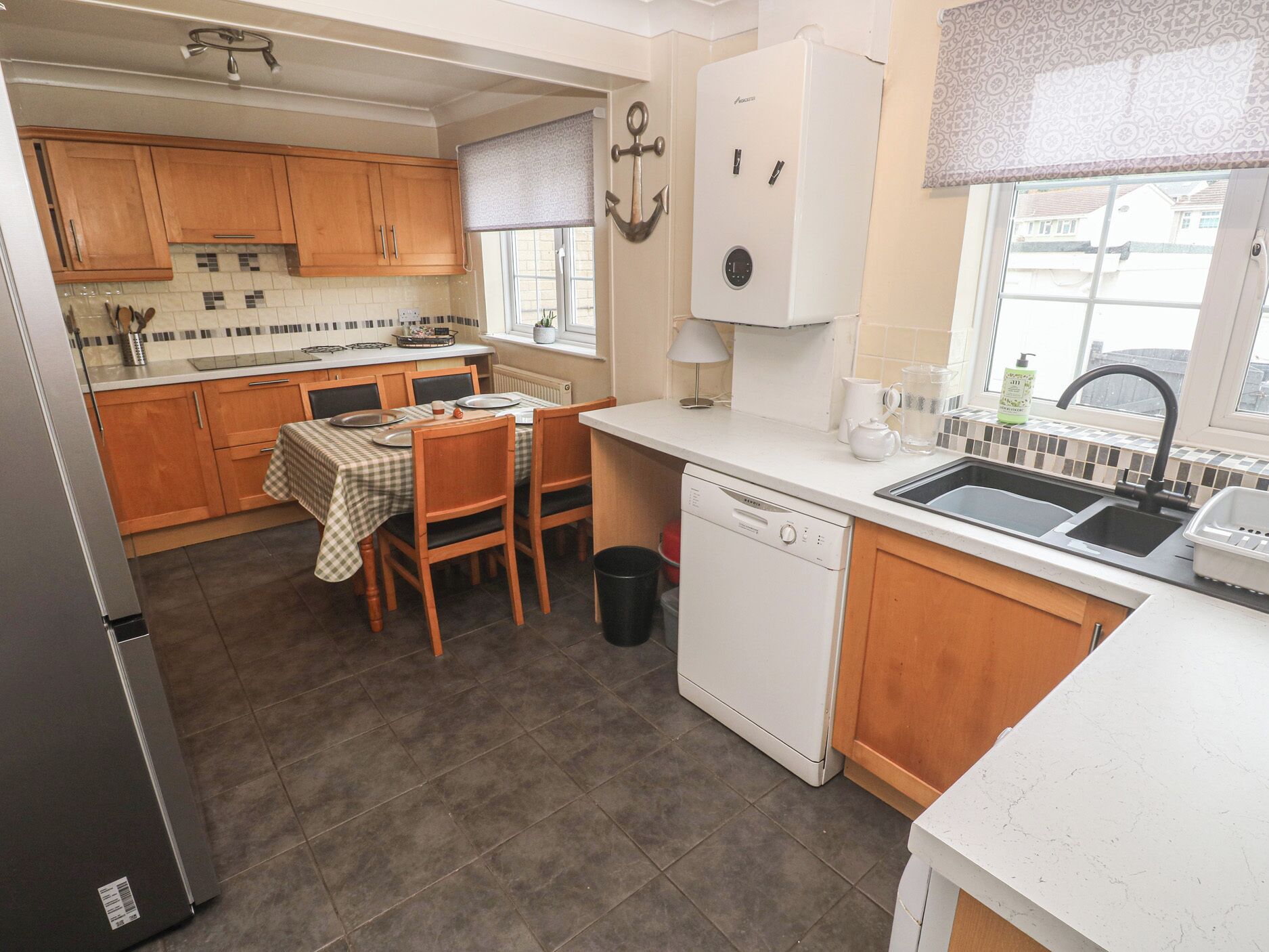 Cottage | Private kitchen | Dishwasher, cookware/dishes/utensils