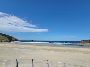 平房 | 海灘 | 在海灘附近
