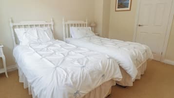 Cottage | 4 bedrooms, WiFi (free), individually decorated, individually furnished