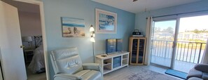 Living area - Waterway front 2-BR 2 bath condo Boat Ramp & Dock Tennis, Pool Myrtle Beach (Myrtle Beach)