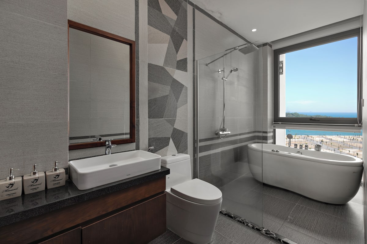 Panoramic Villa, Balcony, Ocean View | Bathroom