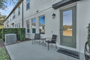 Terrace/patio - Your Perfect Disney Getaway - Stylish Home for 12 w/ Pool & Free Resort Access (CHAMPIONS GT)