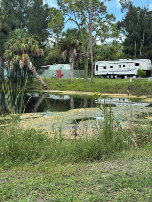 Property grounds - Superb 2-bedroom caravan with AC in charming Punta Gorda (Punta Gorda)