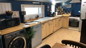 Coffee/tea maker, fridge, microwave, oven