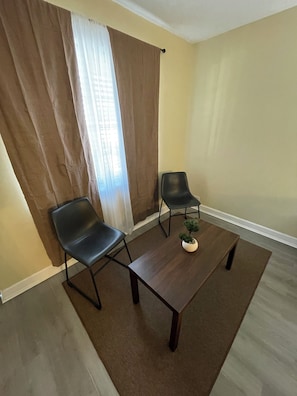 Interior - Cozy 1-bedroom apartment in serene Charlotte with AC and gym access (Charlotte)