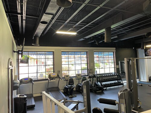 Cozy 1-bedroom apartment in serene Charlotte with AC and gym access
