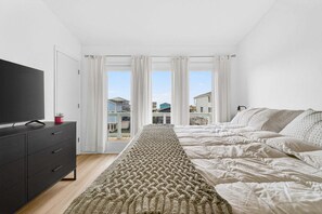 Free WiFi, bed sheets - Times Like These / 256A Brunswick Ave West (Holden Beach)