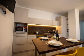 Micro-ondes, plaque de cuisson, lave-vaisselle, bouilloire électrique