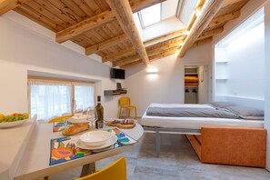 1 habitación, tabla de planchar con plancha, wifi y ropa de cama 