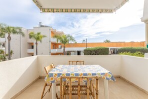 Outdoor dining - Two-bedroom apartment in Baia Verde BV18 (Gallipoli)