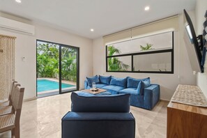 Smart TV - Tulum Elegant 5-bedroom Private Villa-Pool-Rooftop-Gated-24/7 Security (Tulum)