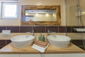 Shower, hair dryer, towels, soap - Casa Crystal Istria (Peroj)