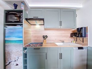 Fridge, microwave, dishwasher, cookware/dishes/utensils - Les Soleils Rouges by Interhome (Vaux Sur Mer)