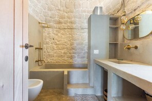 Hair dryer, towels - Trullo Kalupe by Perle di Puglia (Fasano)