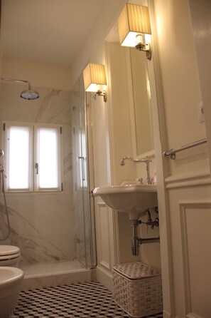 Bathroom - Holy Spirit Suite: Chic & Quiet (Firenze)