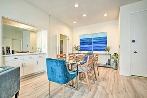 Unclassified image, 4 of 21, button - Oceanfront Condo, Balcony Views, Parking & Spa. Marina del Rey (Marina del Rey)