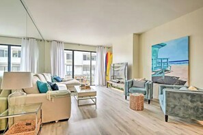 Unclassified image, 2 of 21, button - Oceanfront Condo, Balcony Views, Parking & Spa. Marina del Rey (Marina del Rey)