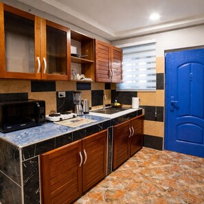 Private kitchen - C1002 quarters (Accra)