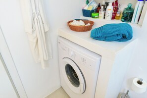 Interior - Hydra studio with patio 250 meters up from port (Ydra)