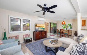 Smart TV - Kona Bliss. Immerse yourself in tropical tranquility. Short walk to beach. (Kailua-Kona)