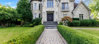 Private Luxury Estate: Entire Villa in Candiac, Canada