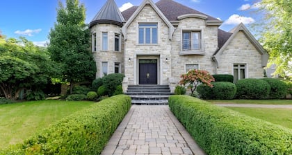 Private Luxury Estate: Entire Villa in Candiac, Canada