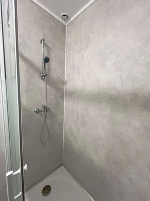 Shower - Cosy 13m2 ground-floor studio (Eaux-Bonnes)