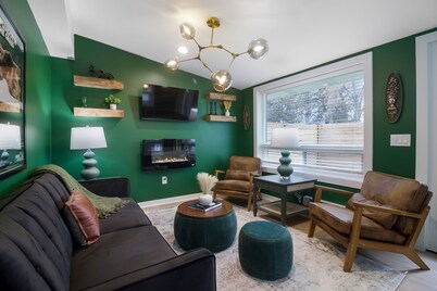 The American Hotel - Suite 6. Downtown Steps to beach, restaurants, coffee shop.