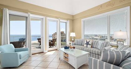 Four Bedroom Oceanside Penthouse with Great Views