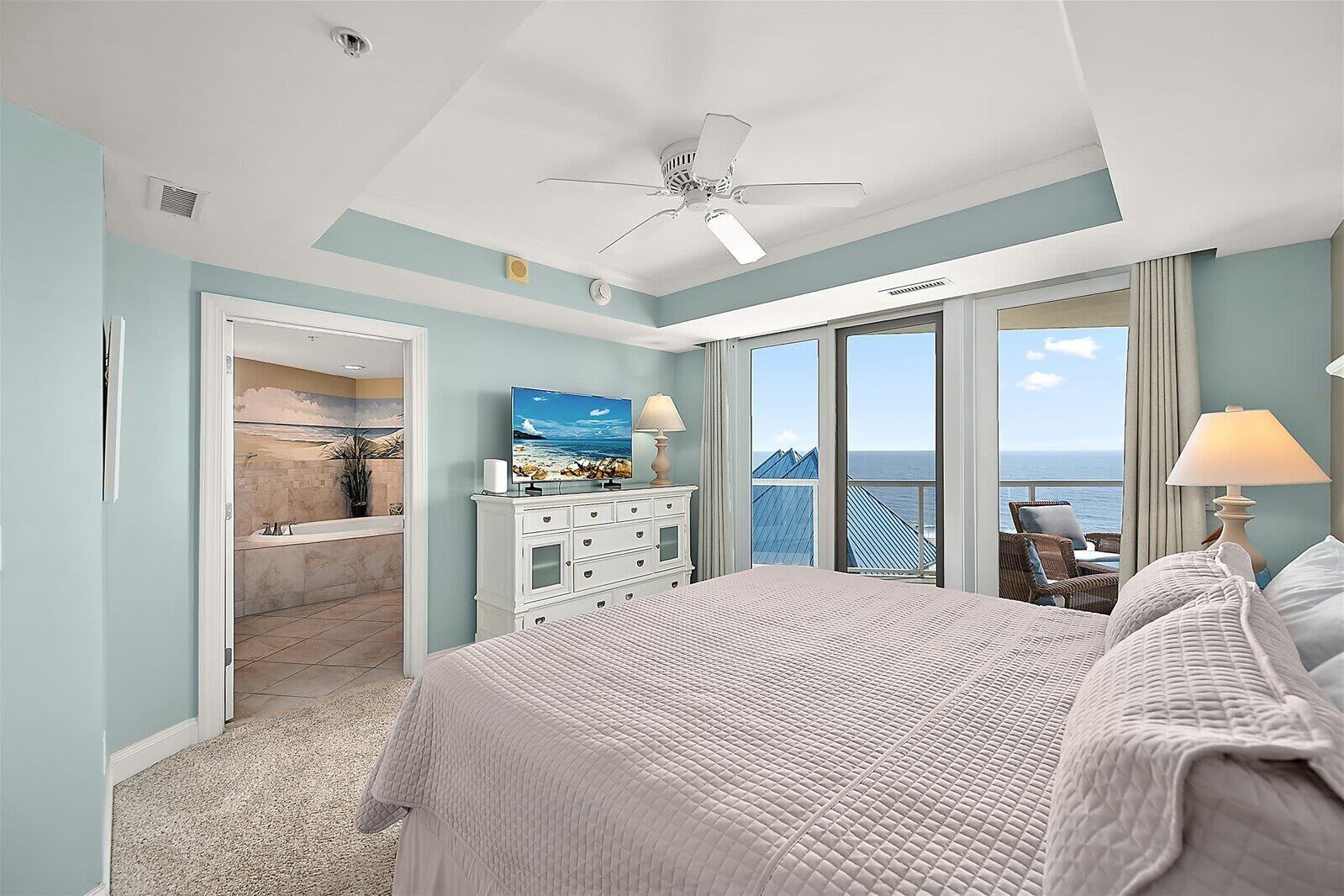 Desk, iron/ironing board, WiFi, bed sheets