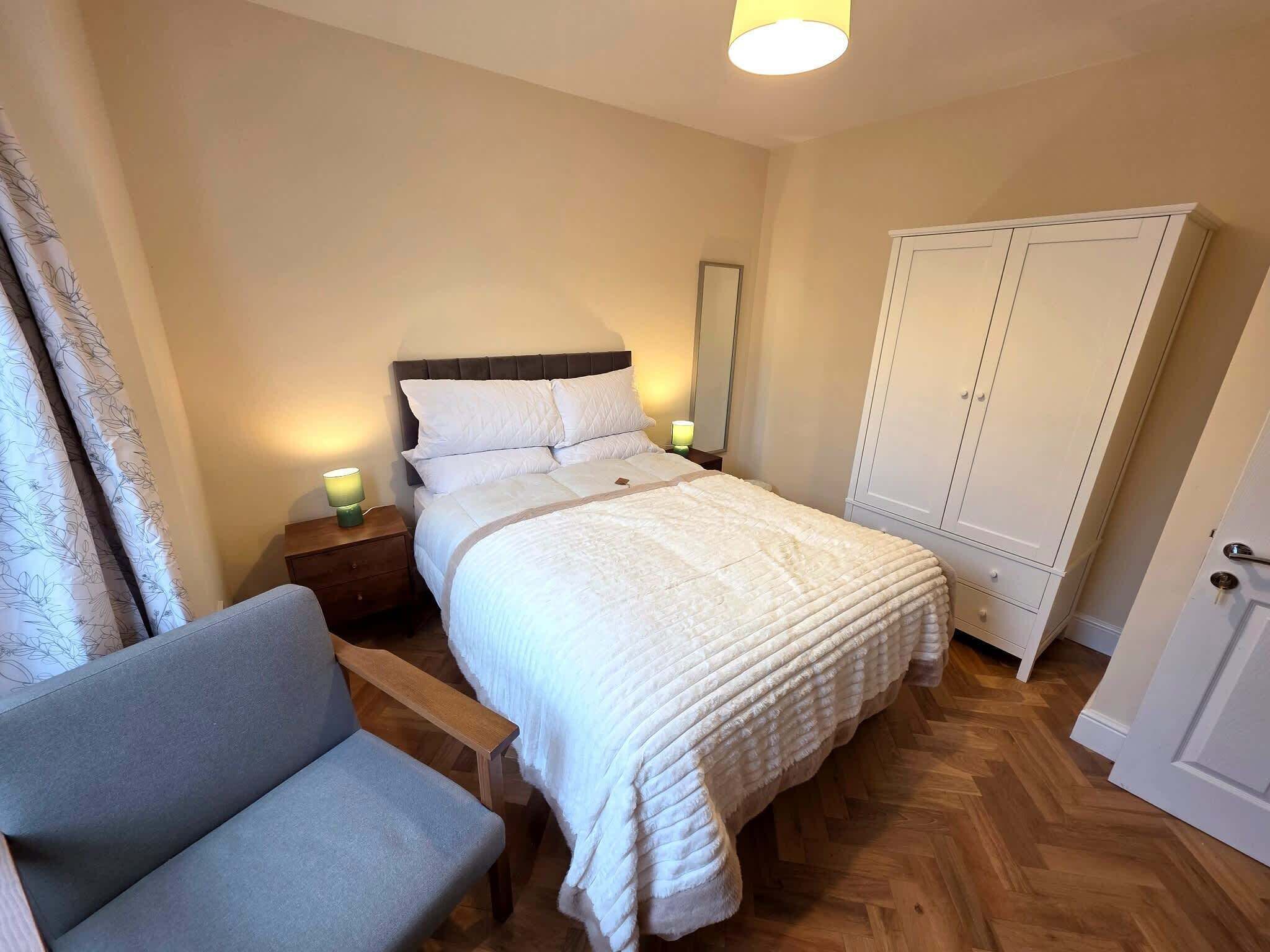 Iron/ironing board, internet, bed sheets