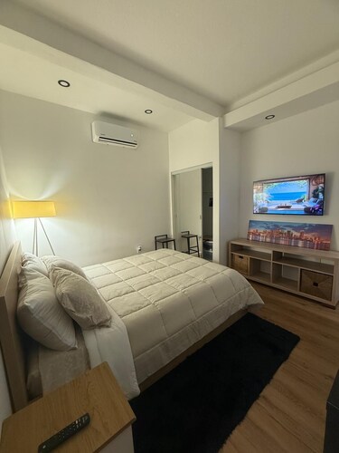 Charming Private 1-Bedroom Suite with Parking in Miami