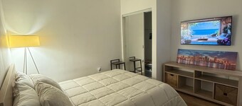 Charming Private 1-Bedroom Suite with Parking in Miami