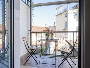 Outdoor dining - Domus Talenti by Interhome (Alba)