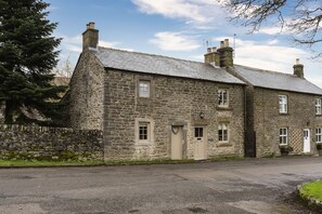 Exterior - Miners Cottage (2) - sleeps 2 guests  in 1 bedroom (Bakewell)
