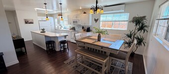 Welcoming 1-bedroom hilltop guest house with views in charming Ramona