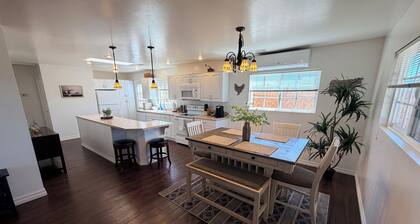 Welcoming 1-bedroom hilltop guest house with views in charming Ramona