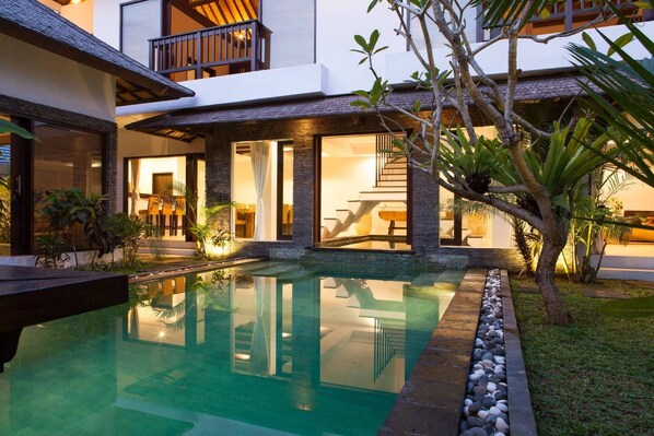 A modern house with a swimming pool, outdoor seating, and a staircase leading to a balcony. - Huge Private Pool Villa Atala Canggu Seminyak 4BR (Kerobokan)