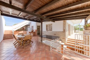 Outdoor dining - Villa 'Patrizia' with Sea View, Wi-Fi and Air Conditioning (Posto Rosso)