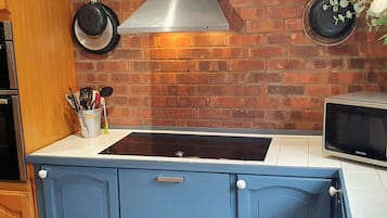 Dishwasher, cookware/dishes/utensils
