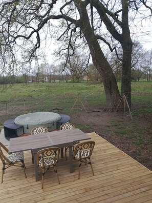 屋外ダイニングエリア