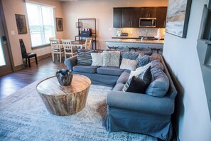 Smart TV - 5 Star Family Retreat in Aggieland (College Station)