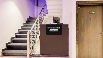 House | Meja sambut tetamu