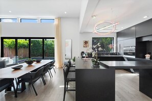 Unclassified image, 3 of 62, button