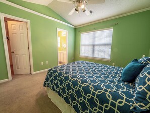 Room - LOVELY 2 bd/2.5bath Centrally Located!! (North Charleston)