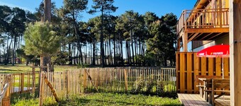 Quiet apartment with private garden, 15-minute walk from the beach.