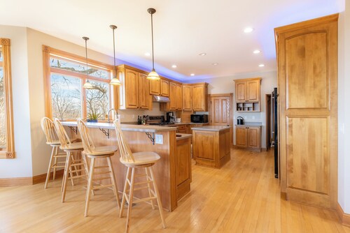 Historic Driftless Farmhouse ~ Military Ridge Retreat