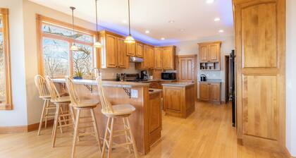 Historic Driftless Farmhouse ~ Military Ridge Retreat