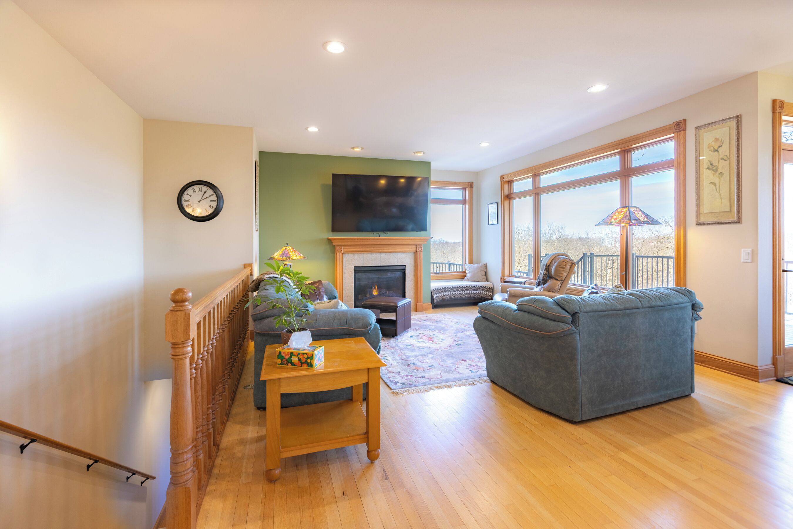Smart TV, fireplace, stereo, computer monitors